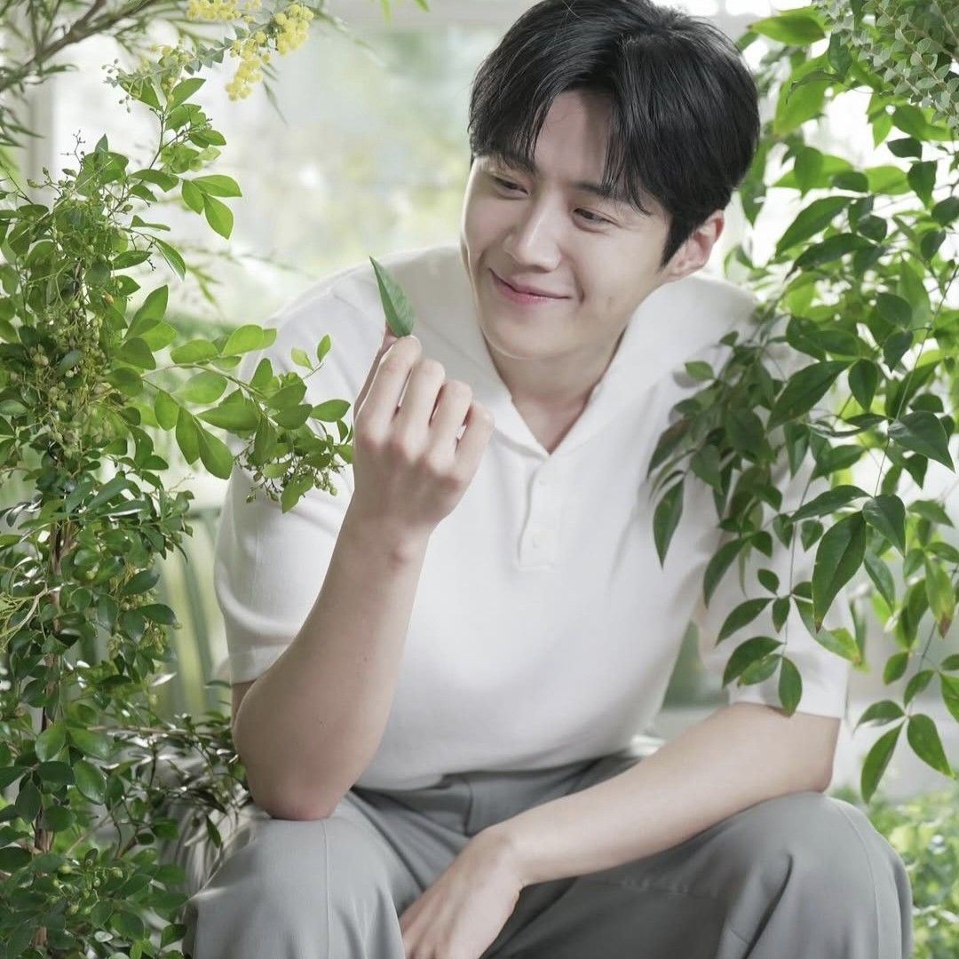 Behind-the-scenes cut of Kim Seonho