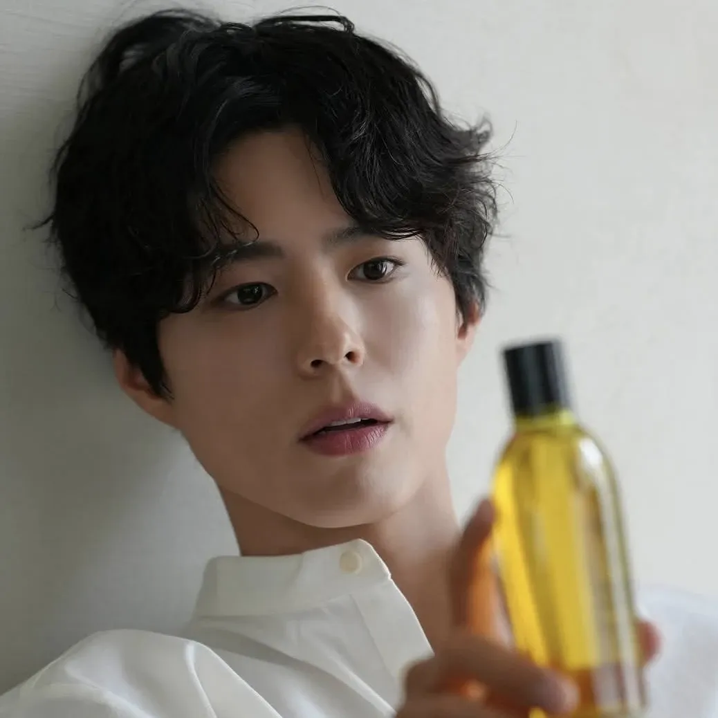 Behind-the-scenes cut of Park Bogum