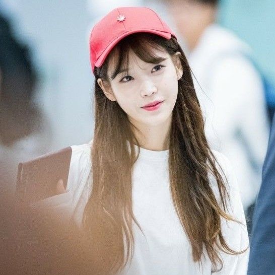 Behind-the-scenes cut of IU