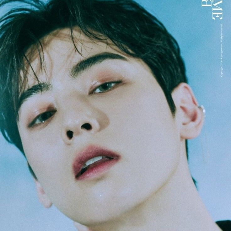 Recent activity shot of Cha Eunwoo