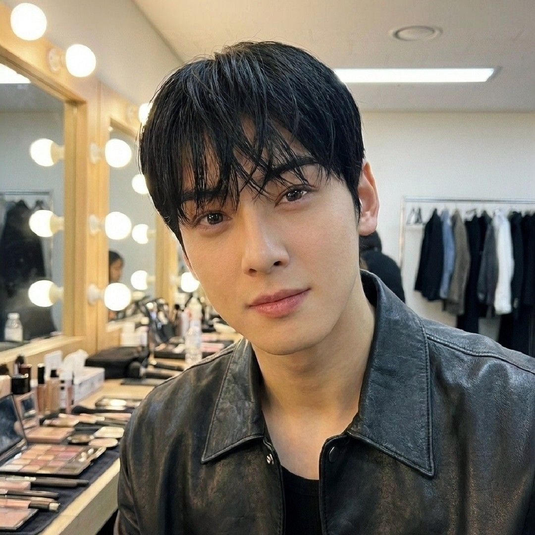 Latest photo of Cha Eunwoo