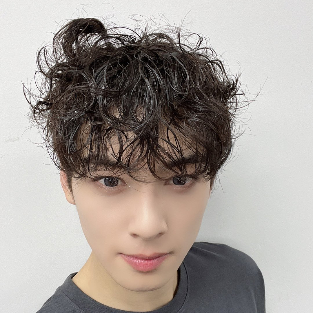 A moment captured by a fan of Cha Eunwoo