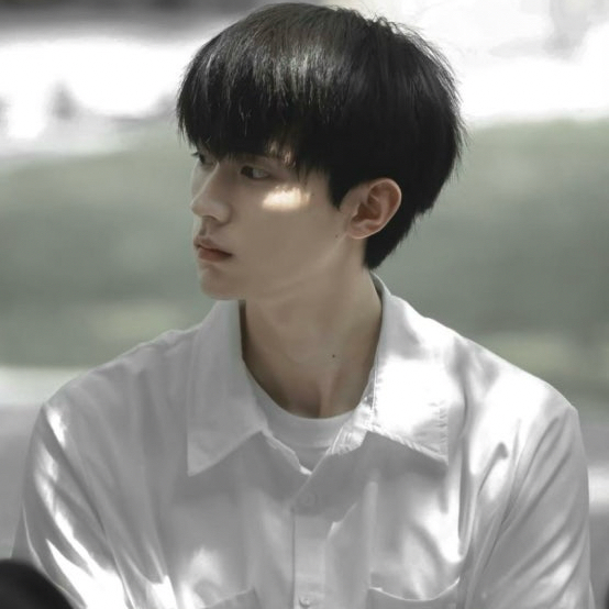 Behind-the-scenes cut of Zhou Yiran