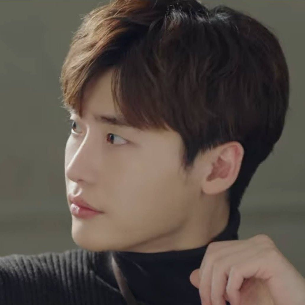 A moment captured by a fan of Lee Jongsuk
