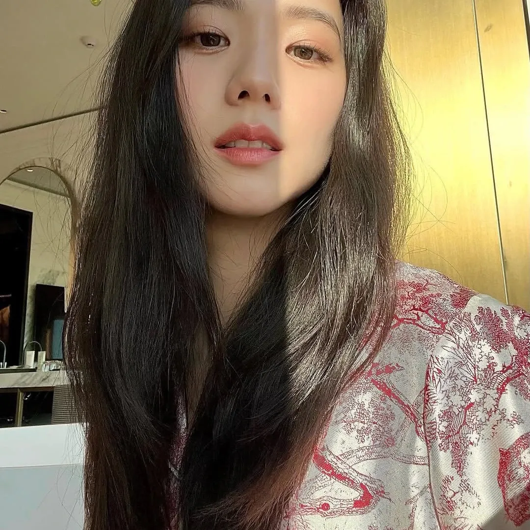 Recent activity shot of Jisoo (1995)
