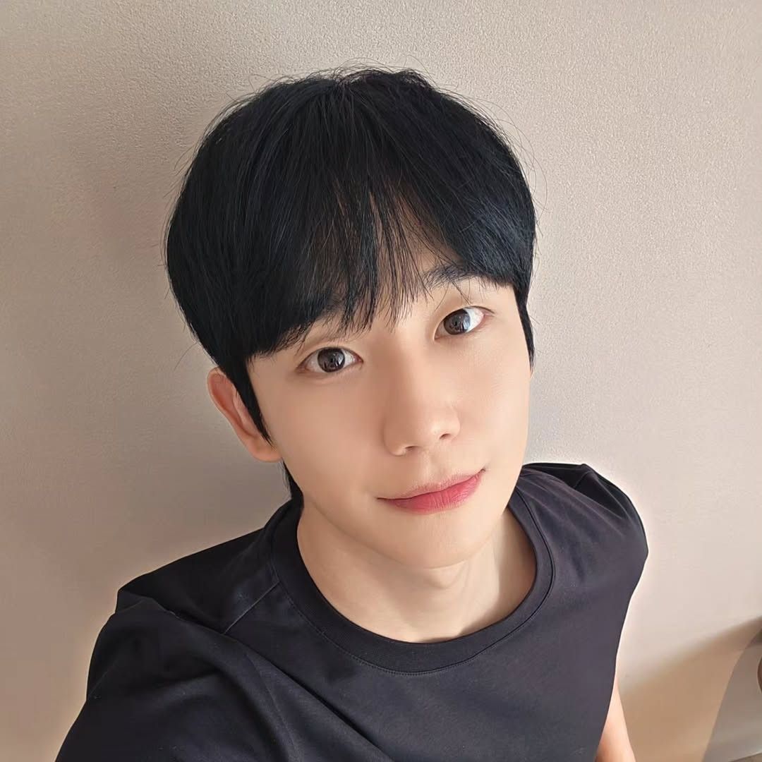 粉丝拍下的丁海寅瞬间