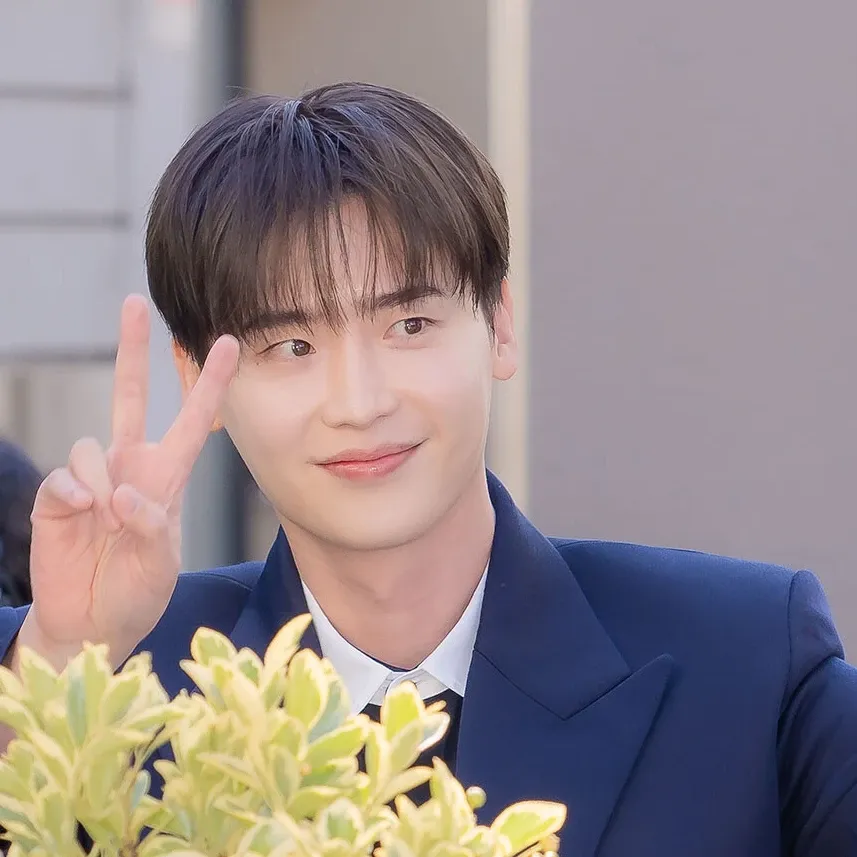 A moment captured by a fan of Lee Jongsuk