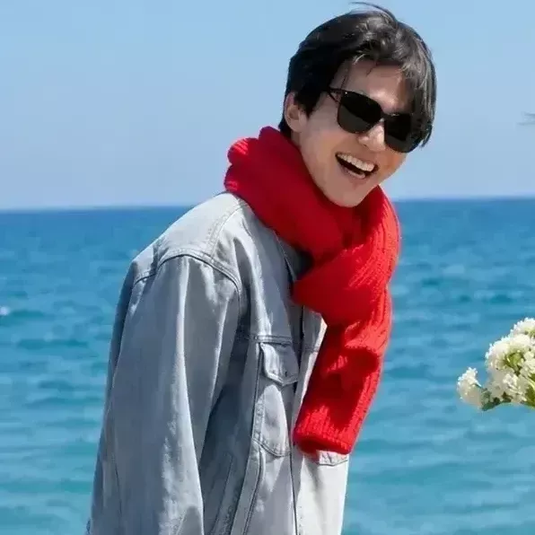 A moment captured by a fan of Lee Dongwook