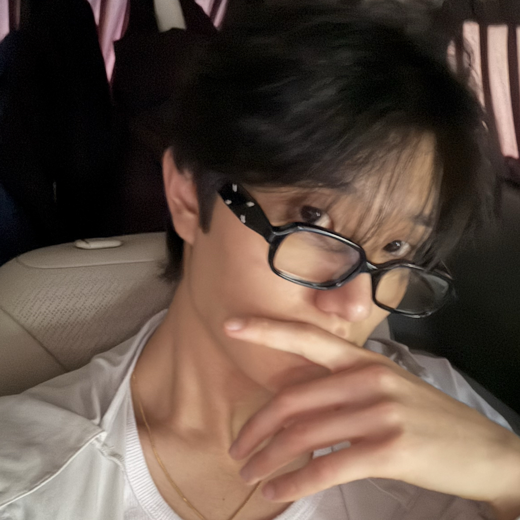 Behind-the-scenes cut of Kim Jaewon