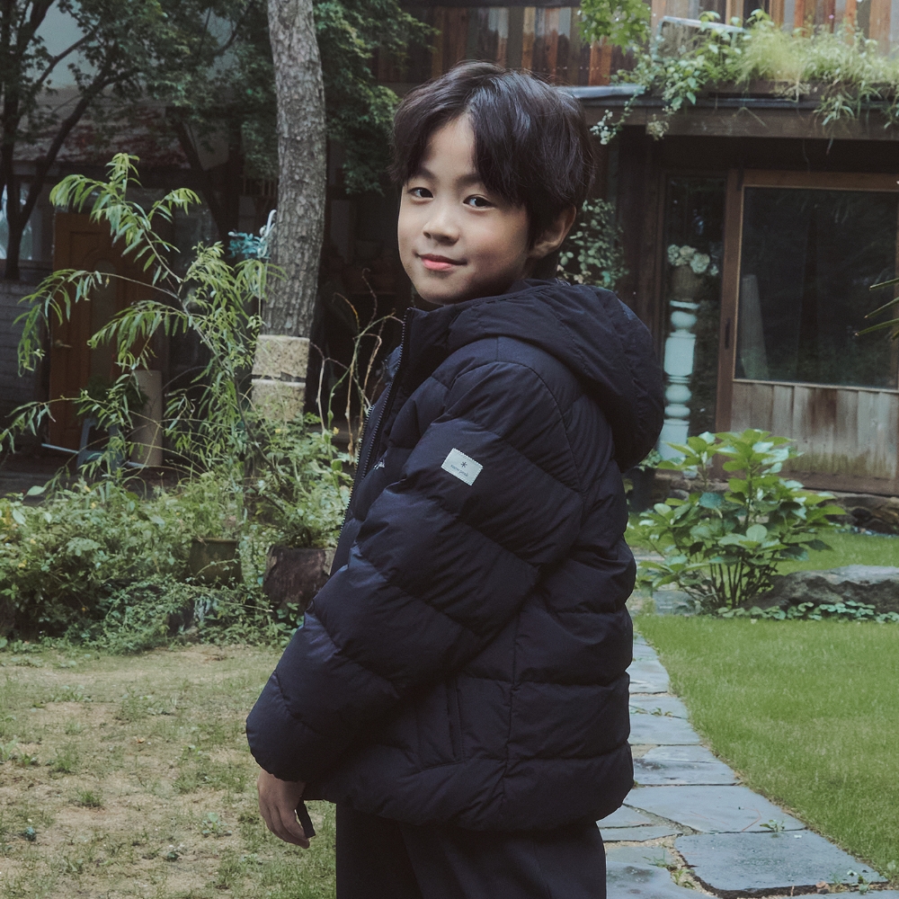 Behind-the-scenes cut of You Jiwoo