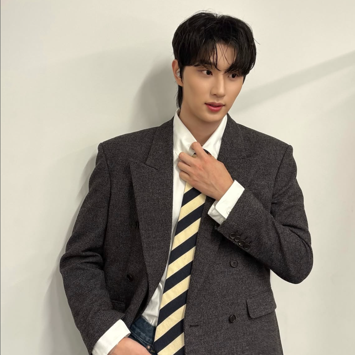 Behind-the-scenes cut of Kim Jaewon