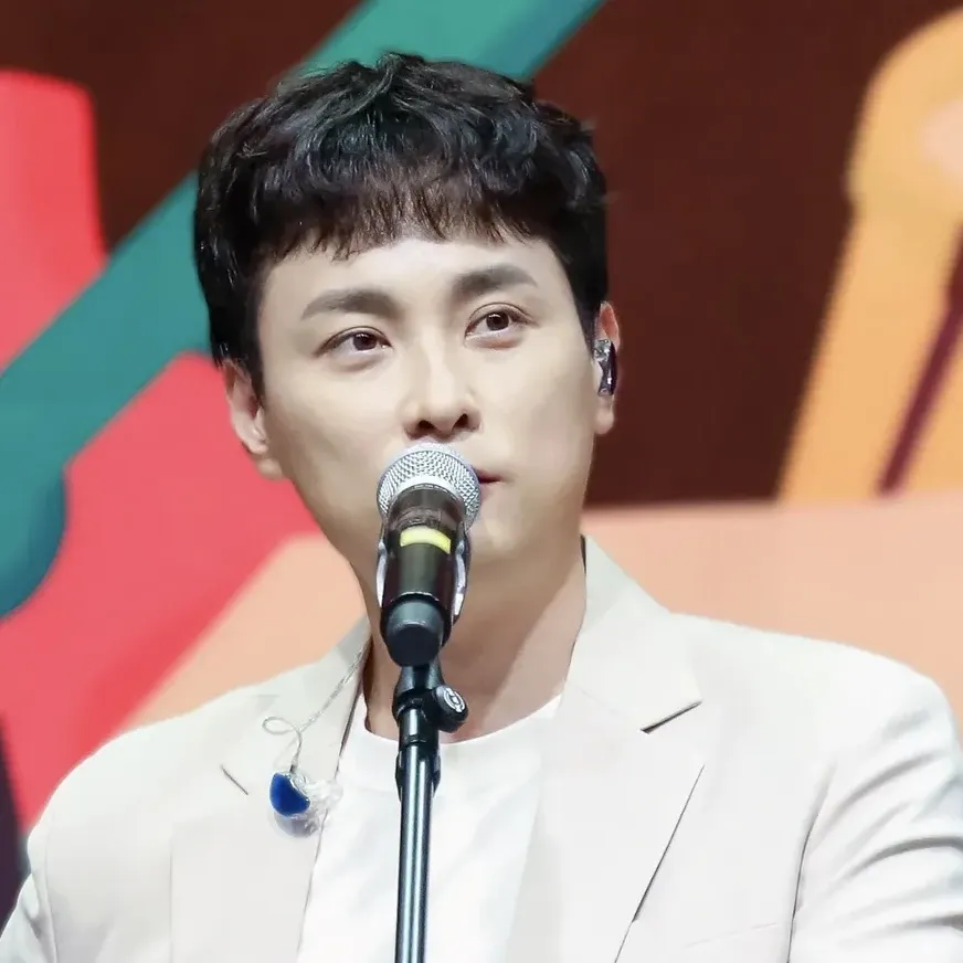 A moment captured by a fan of Min Kyunghoon