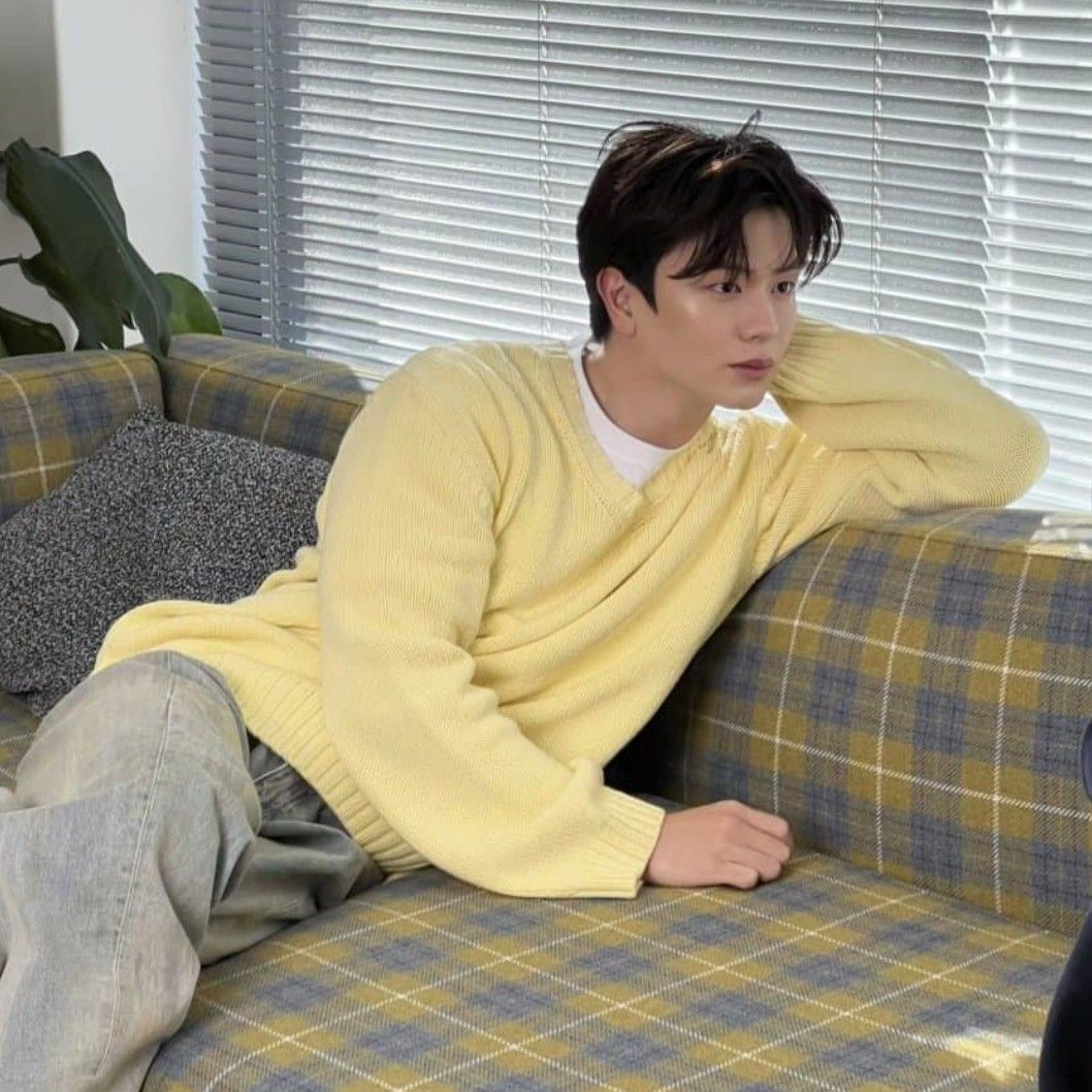 Latest photo of Yook Sungjae