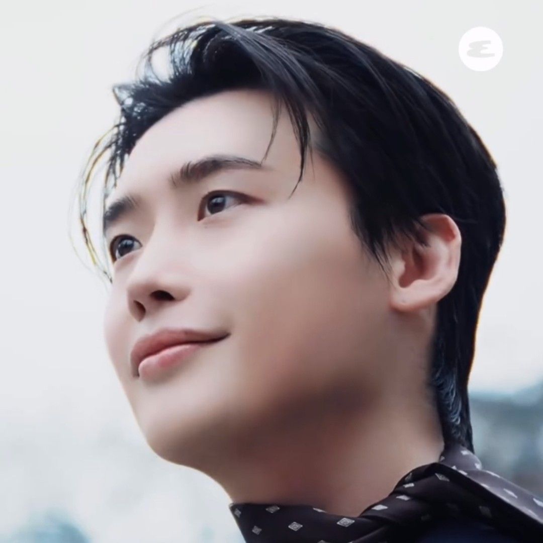 Recent activity shot of Lee Jongsuk