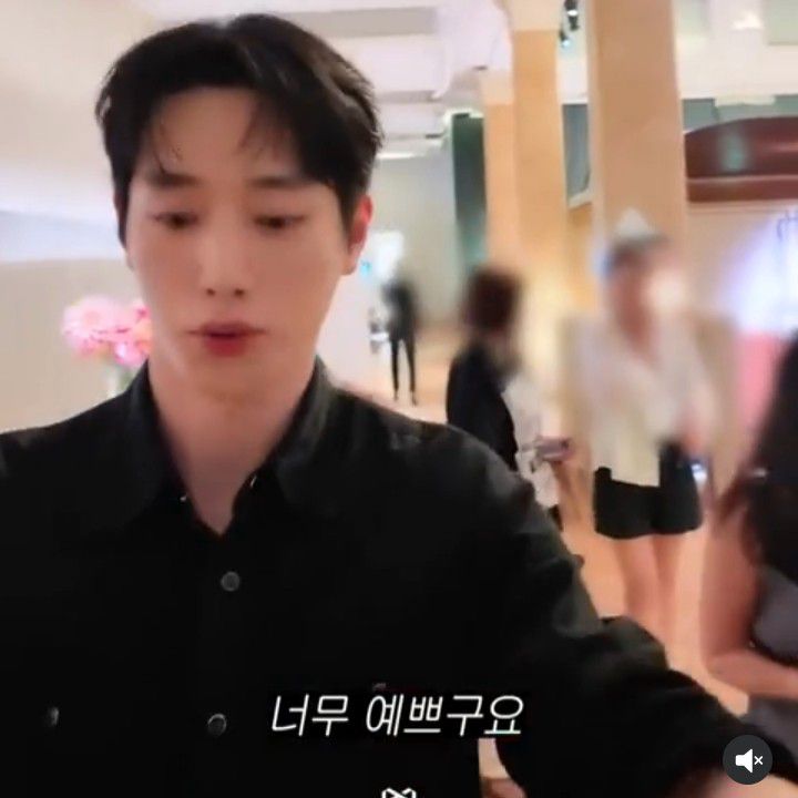 A moment captured by a fan of Seo Kangjoon