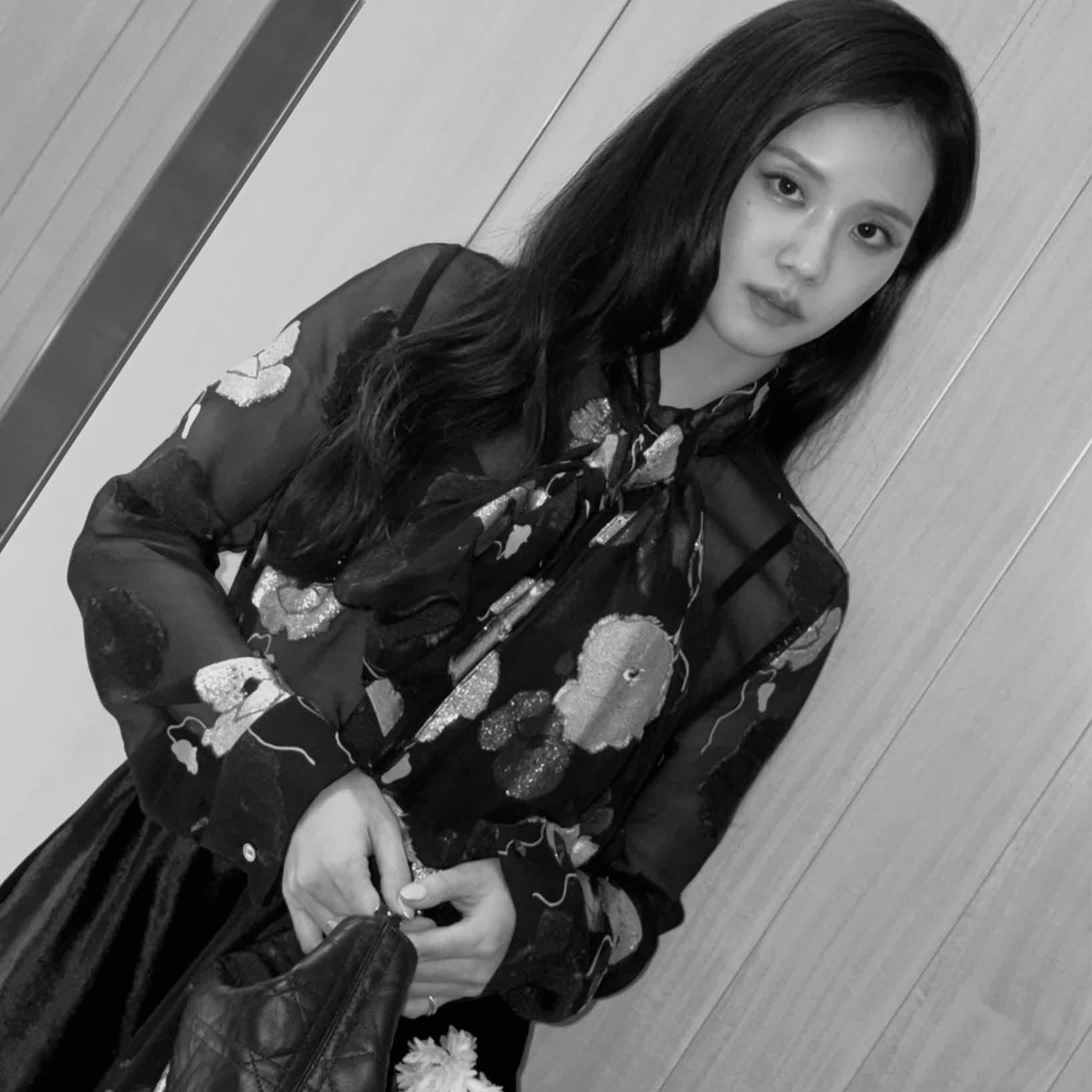 Recent activity shot of Jisoo (1995)