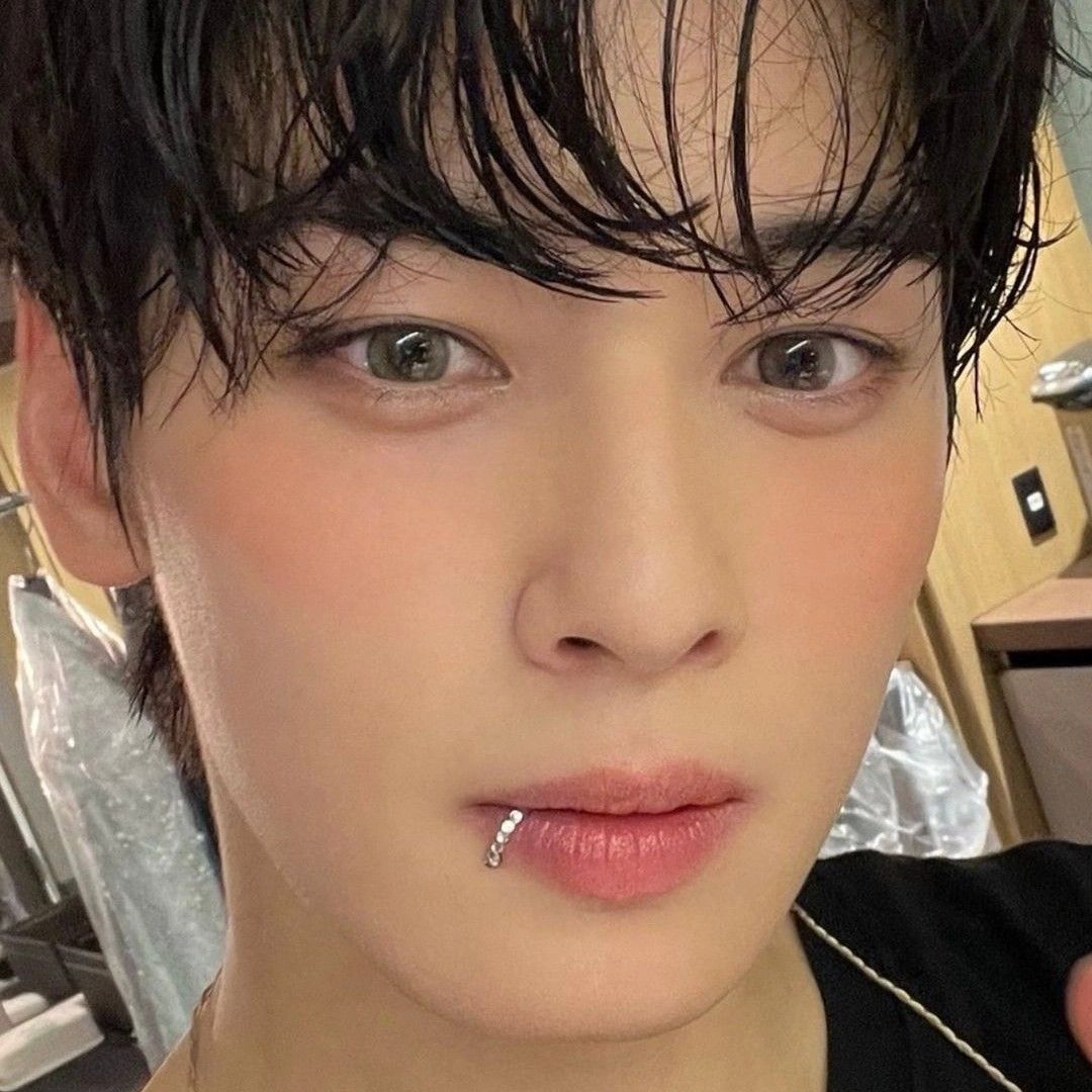 Recent activity shot of Cha Eunwoo