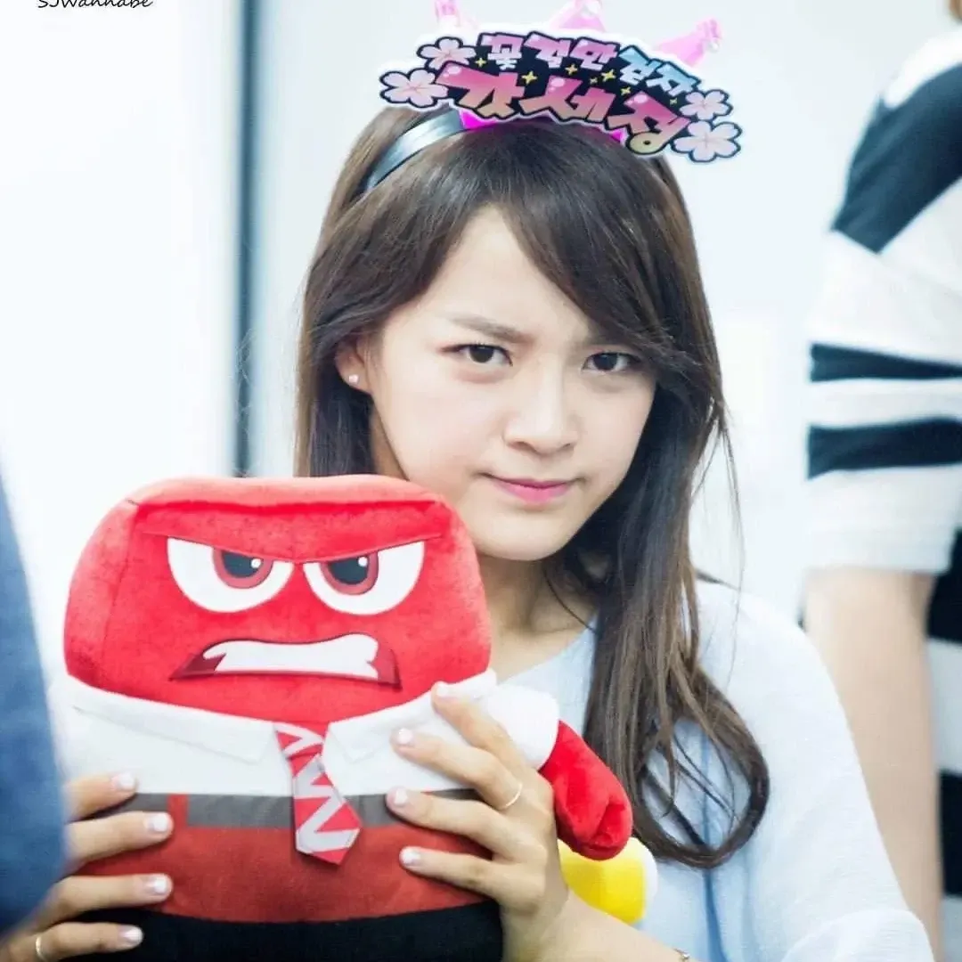 Behind-the-scenes cut of Kim Sejeong