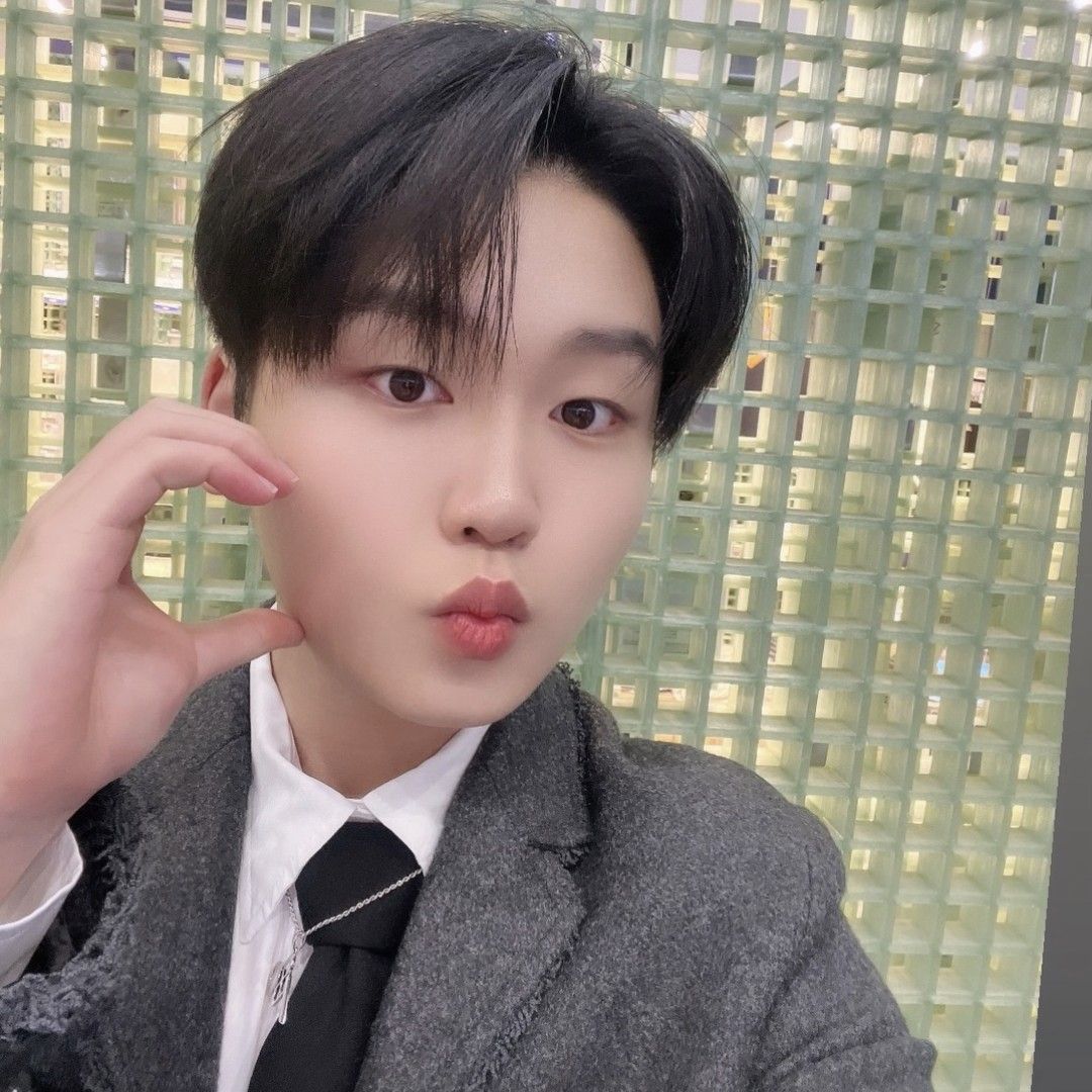 A moment captured by a fan of Park Sungon