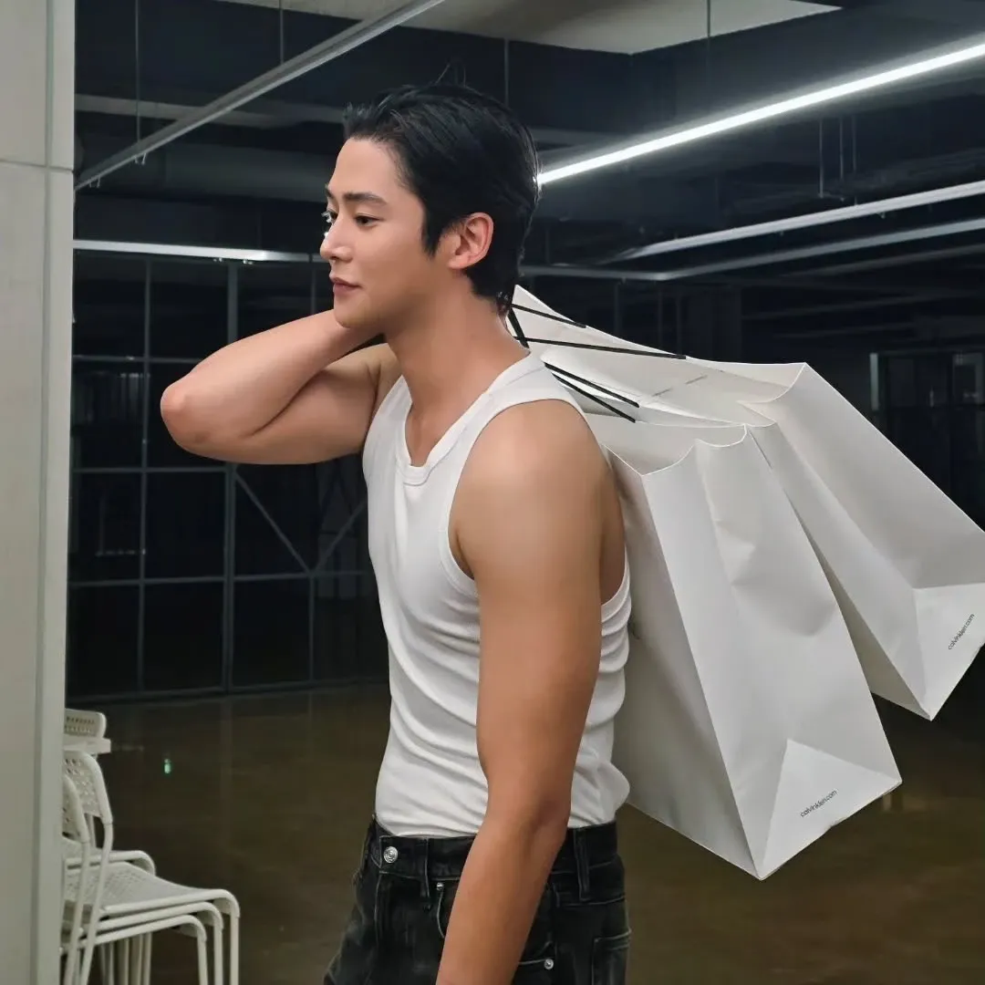 Momen yang diabadikan oleh penggemar Rowoon
