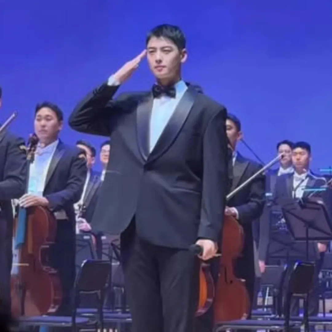 Behind-the-scenes cut of Cha Eunwoo