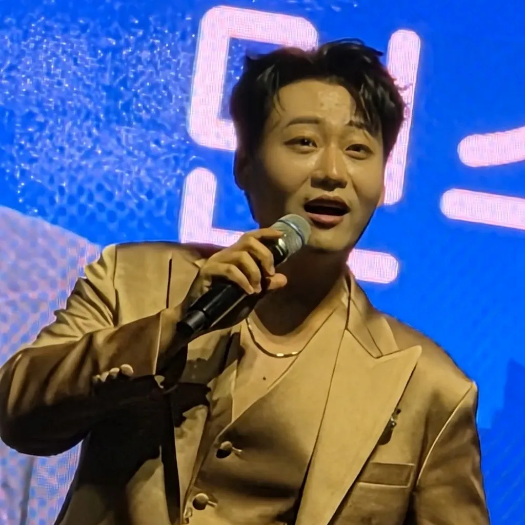 Behind-the-scenes cut of Min Soohyun