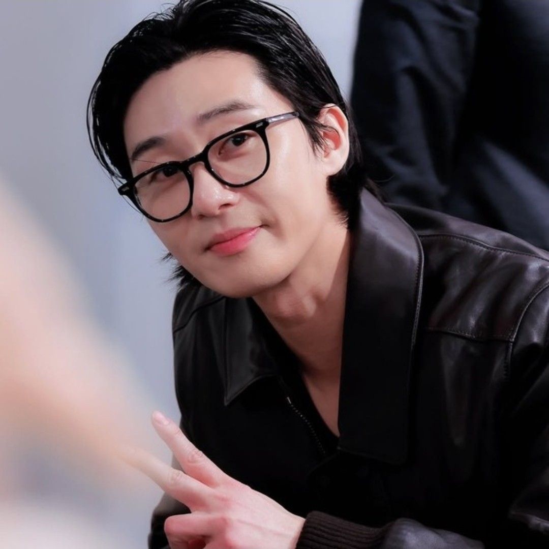 A moment captured by a fan of Park Seojoon