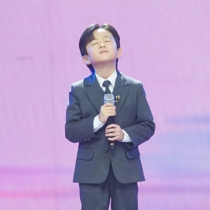 粉丝拍下的You Jiwoo瞬间