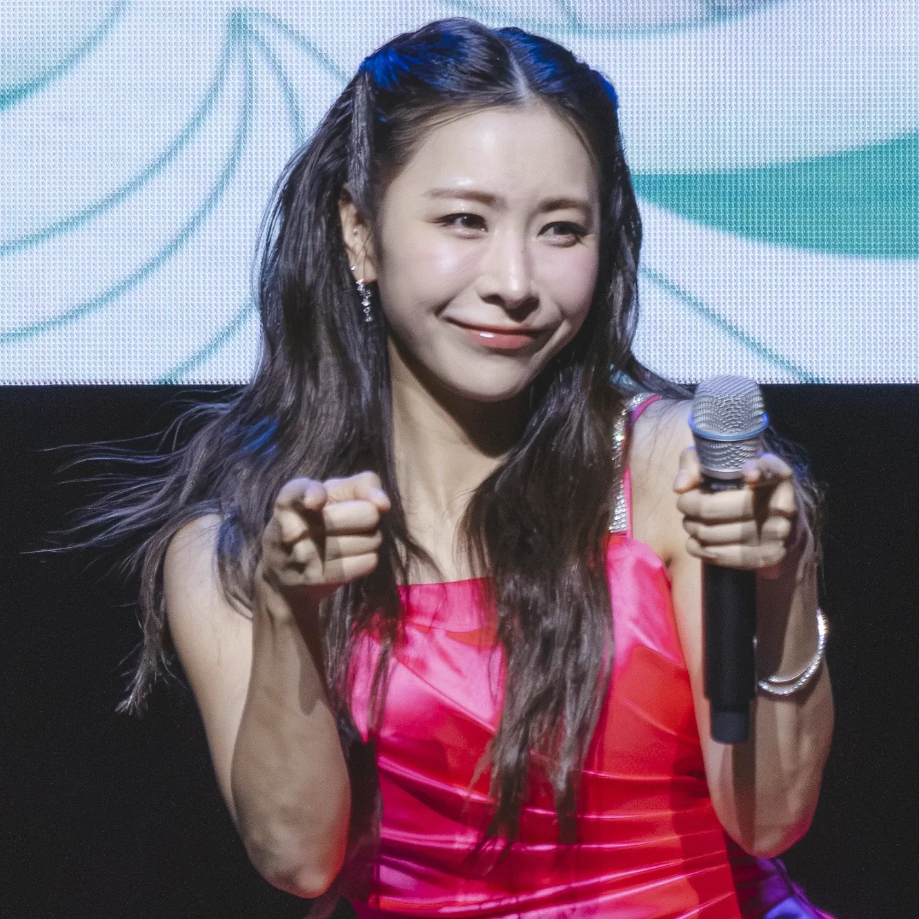 A moment captured by a fan of Huh Chanmi