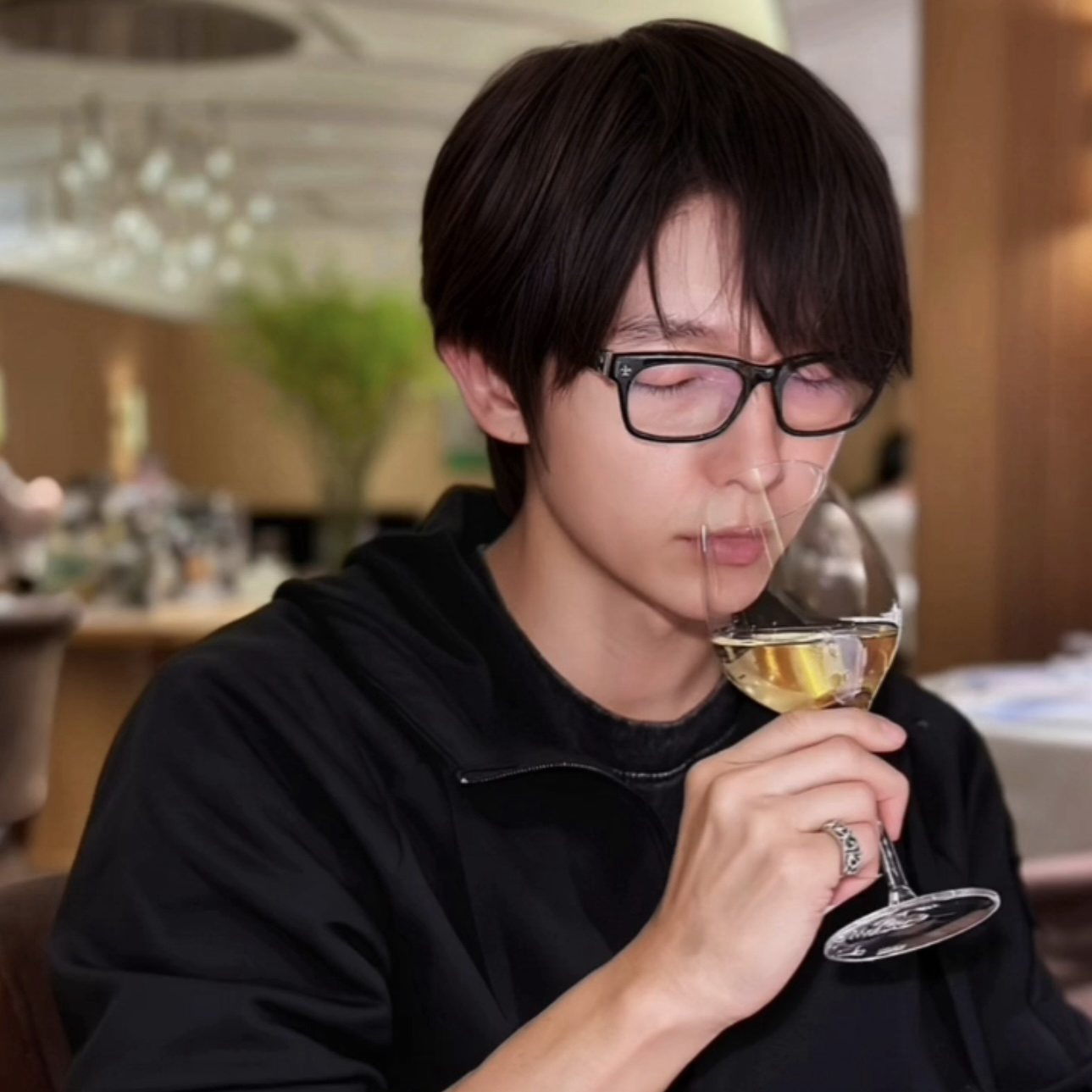 A moment captured by a fan of Lee Joongi