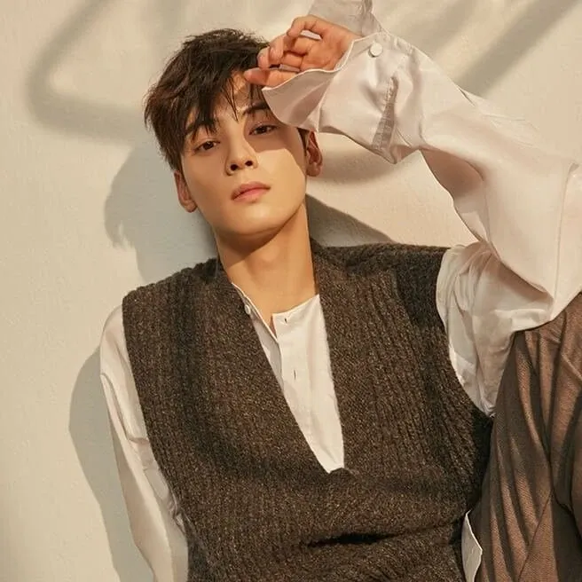 Behind-the-scenes cut of Cha Eunwoo