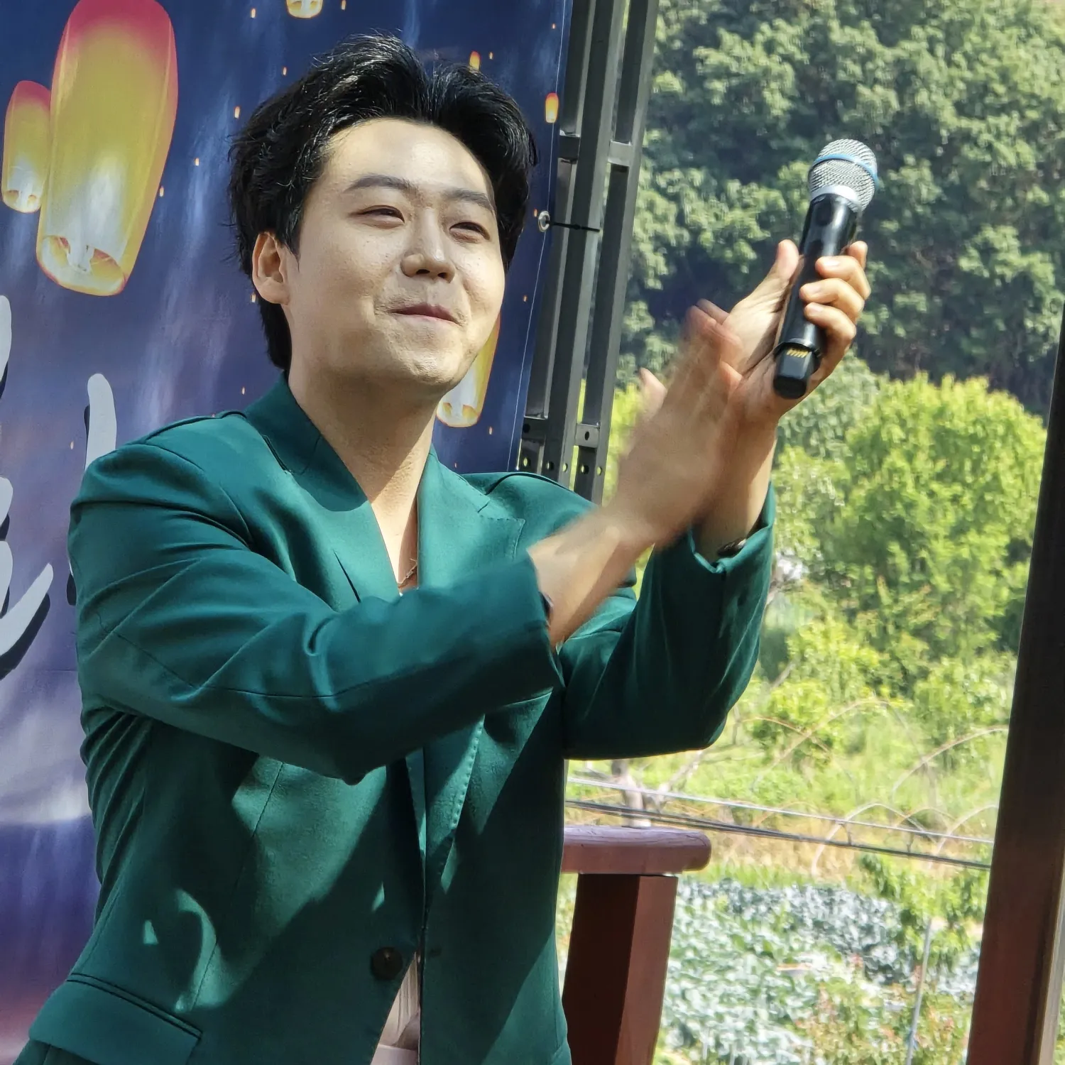 A moment captured by a fan of Min Soohyun
