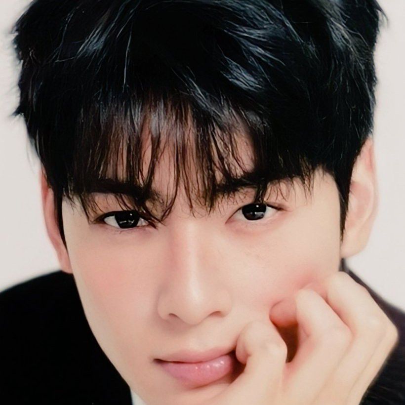 Recent activity shot of Cha Eunwoo