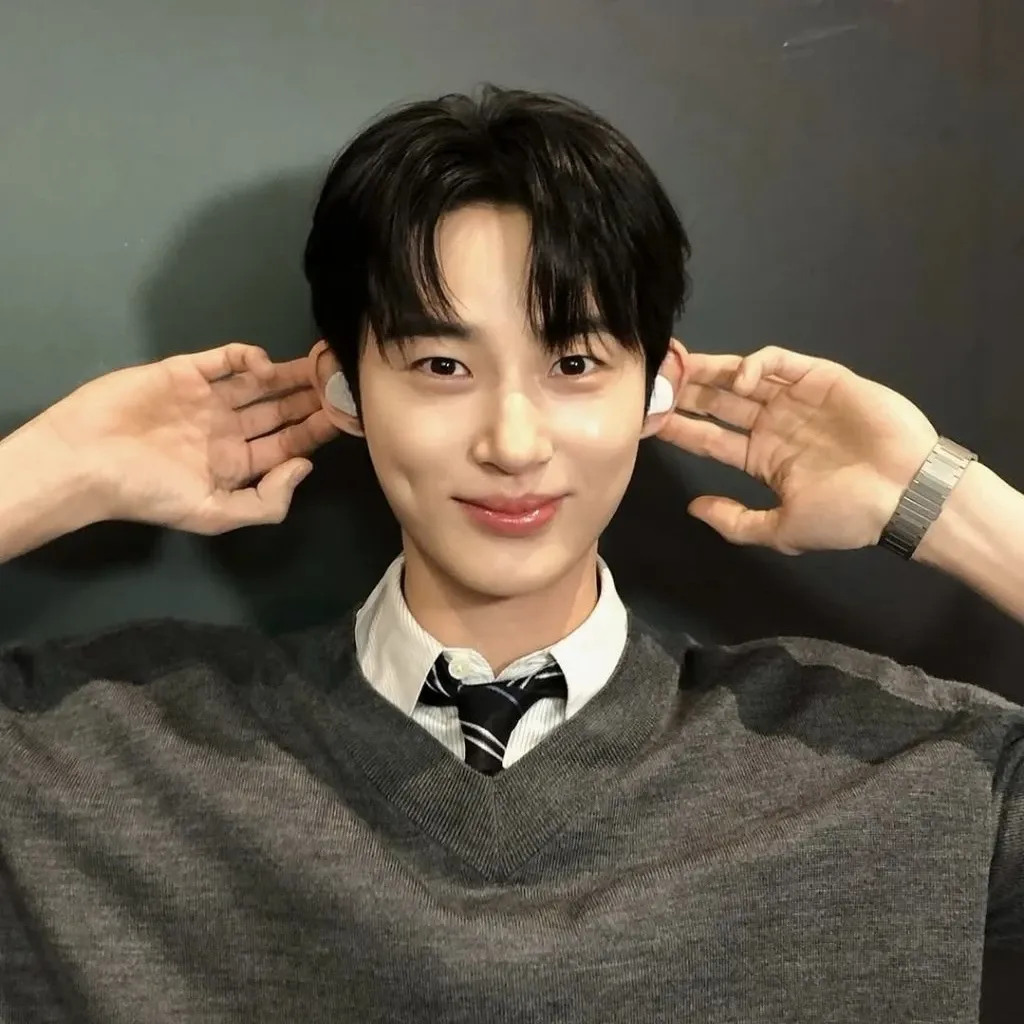 Behind-the-scenes cut of Byeon Wooseok