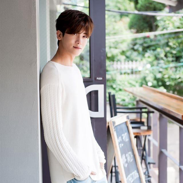 Behind-the-scenes cut of Park Hyungsik