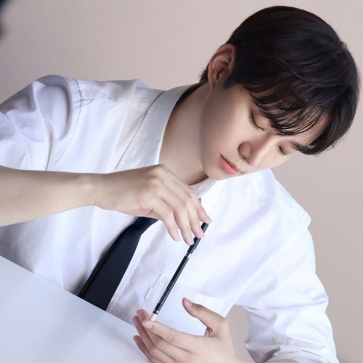 イ・ジュノの最近の活動ショット