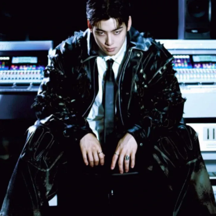Behind-the-scenes cut of Cha Eunwoo