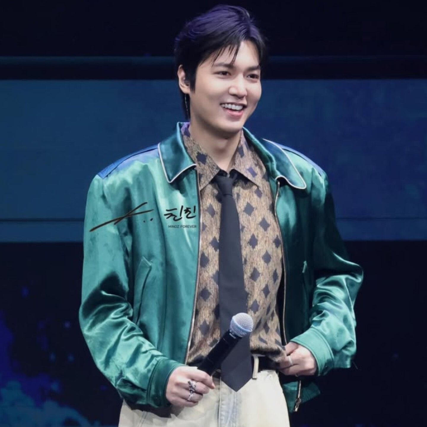 粉絲拍下的李敏鎬瞬間