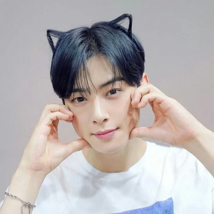 A moment captured by a fan of Cha Eunwoo