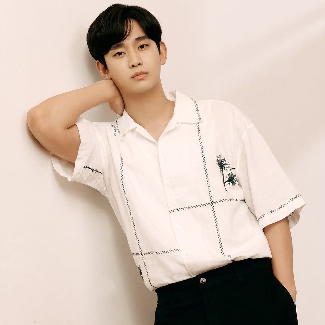 金秀賢的最新照片