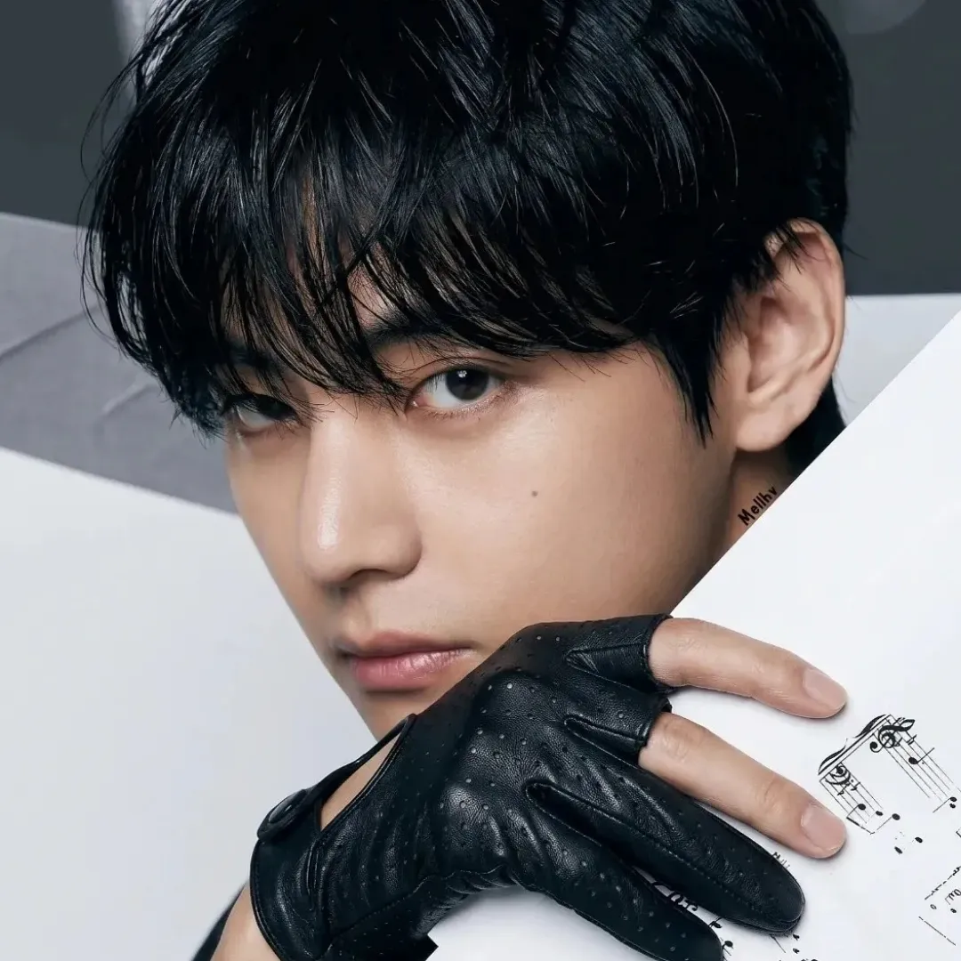 Recent activity shot of Kim Taehyung (V)