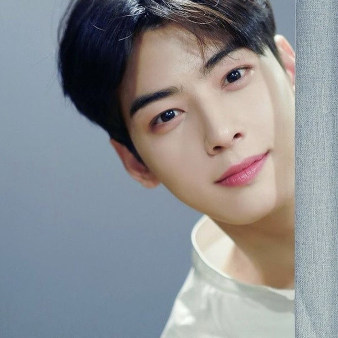 Recent activity shot of Cha Eunwoo