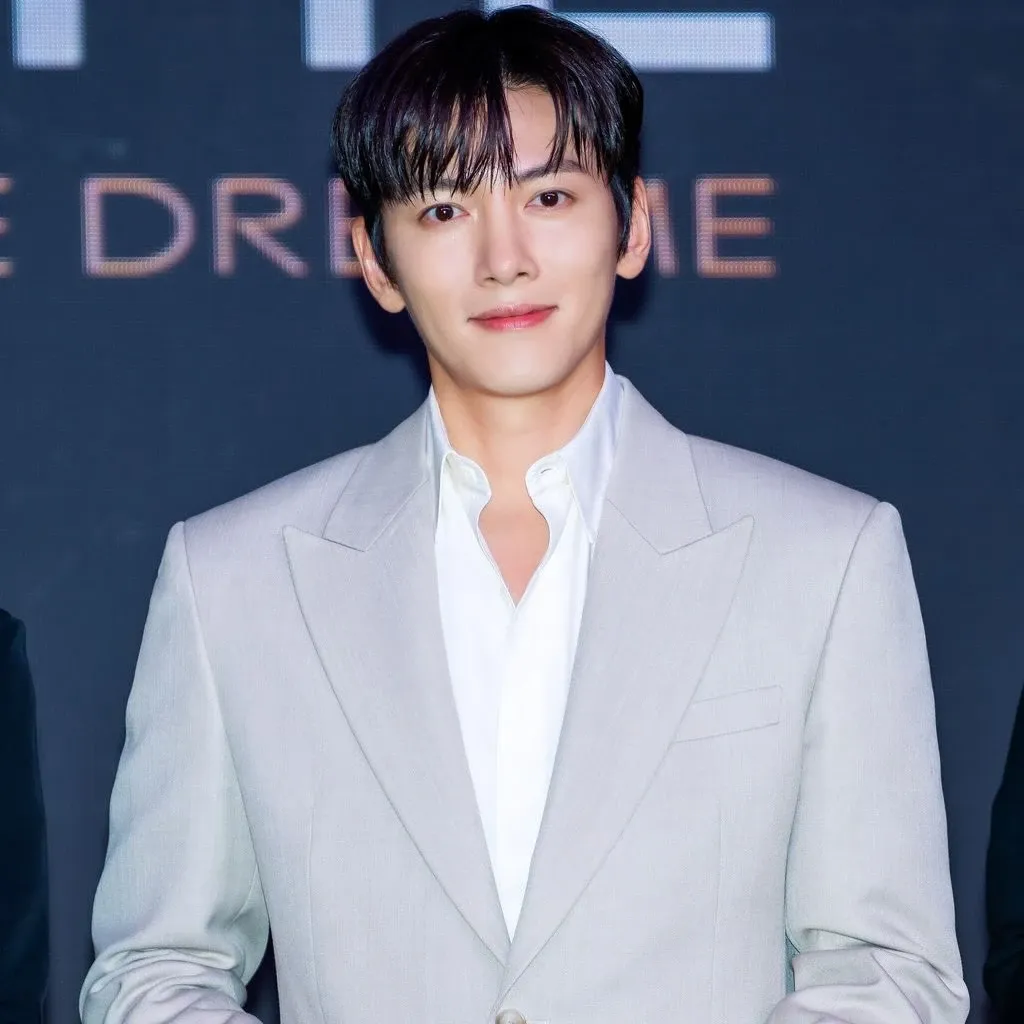 Behind-the-scenes cut of Ji Changwook