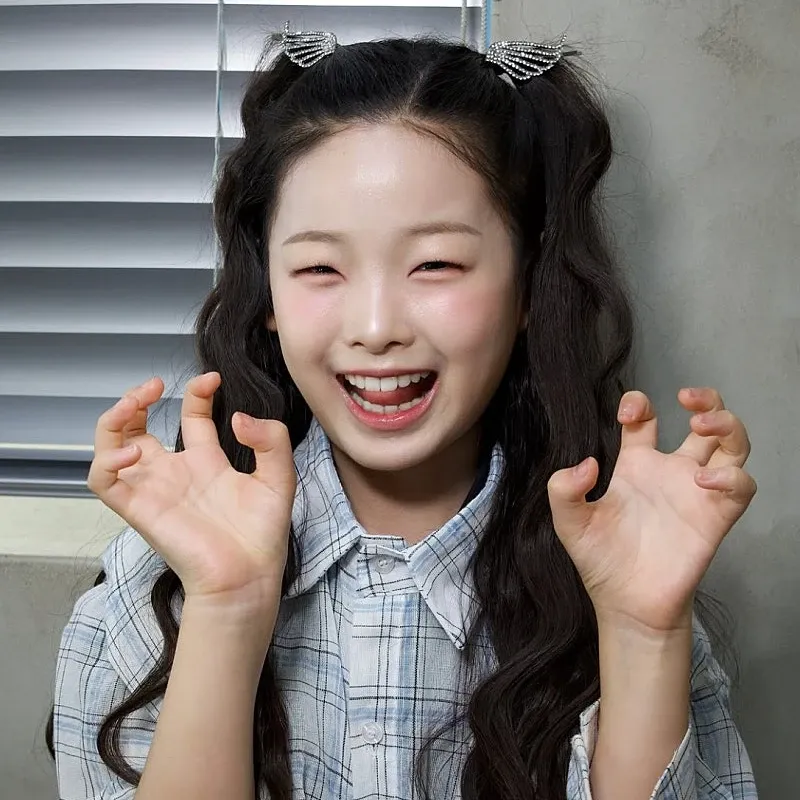 Behind-the-scenes cut of Lee Sooyeon