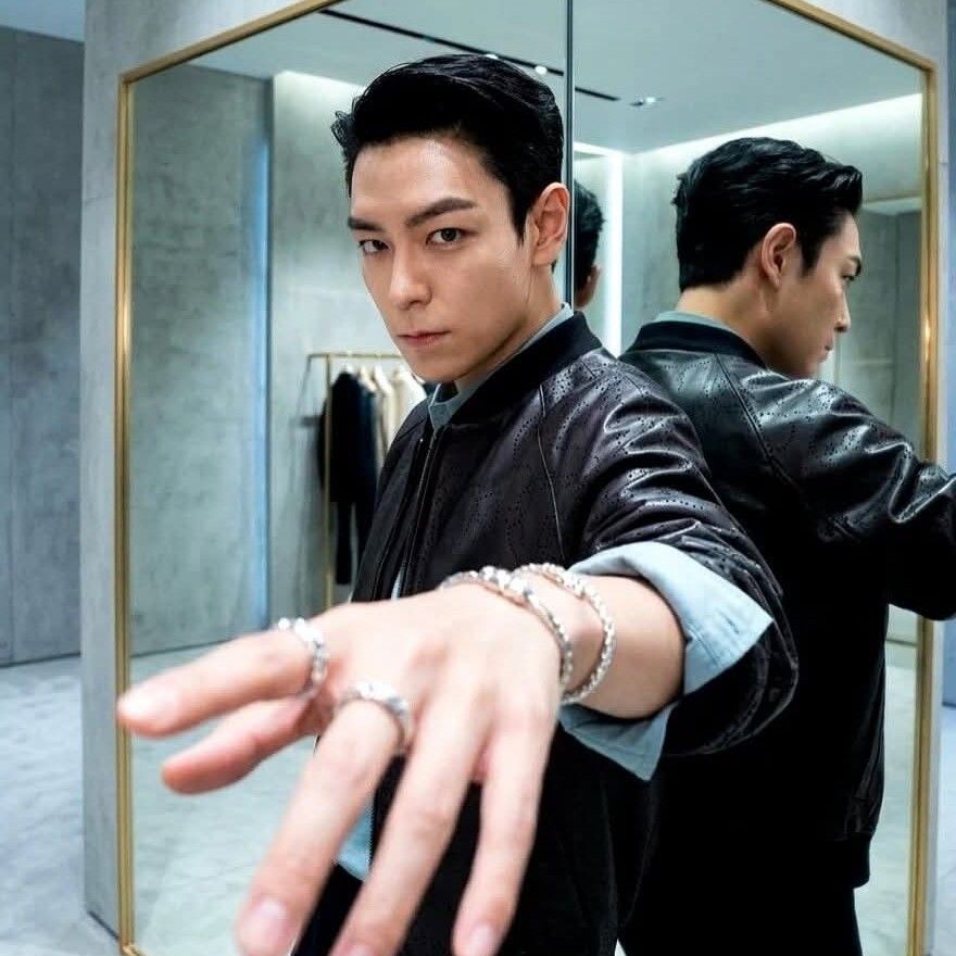 崔胜铉 (T.O.P)的近期活动照