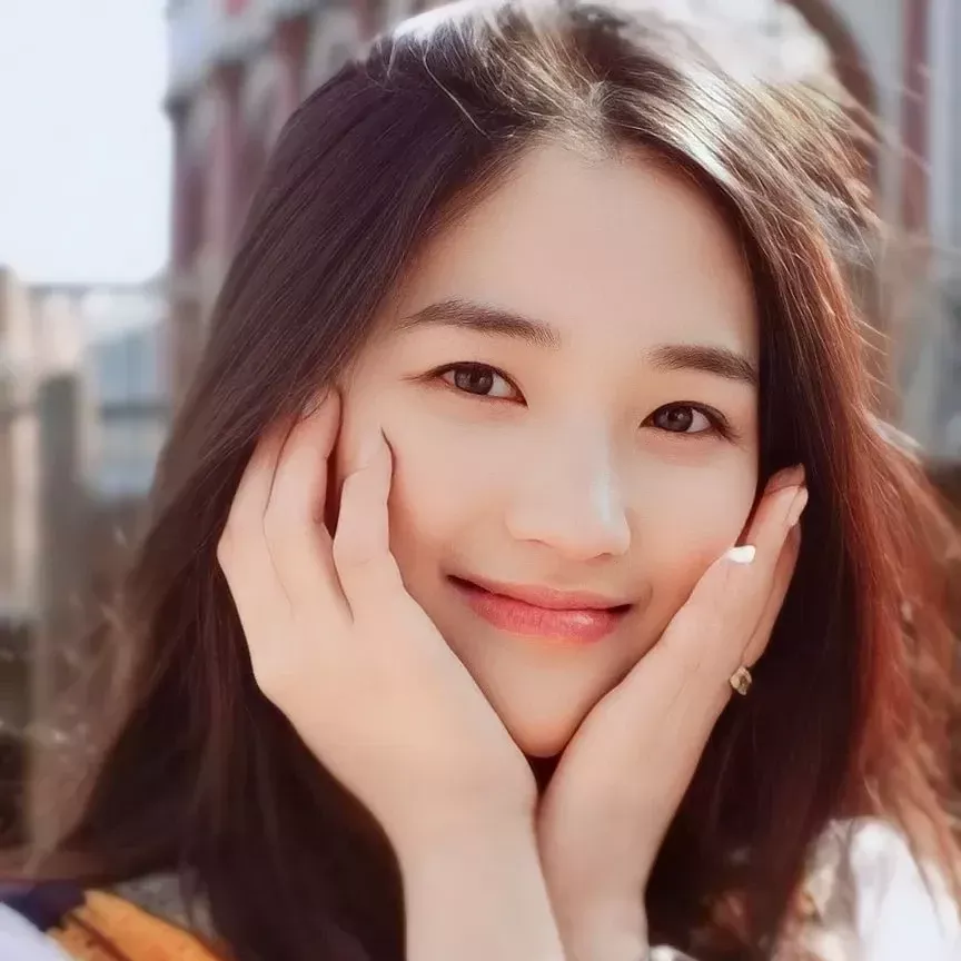 Recent activity shot of Kim Hyeyoon