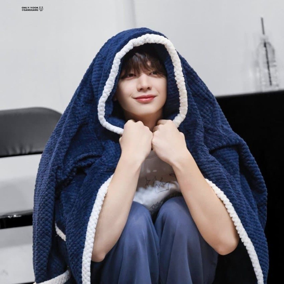 A moment captured by a fan of Yook Sungjae