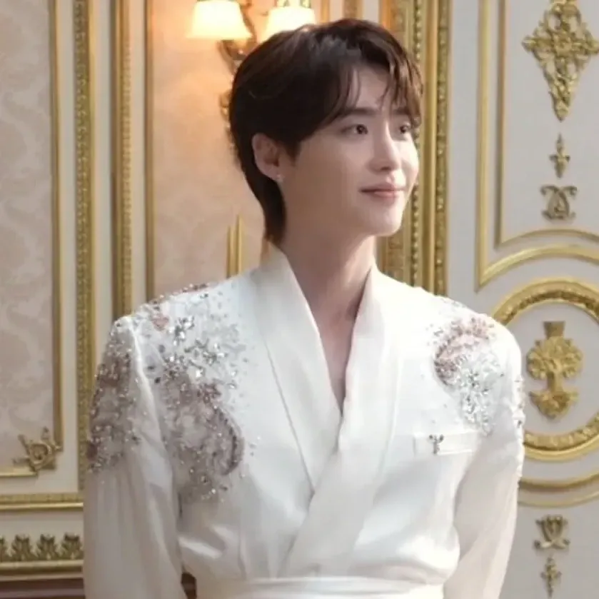 Latest photo of Lee Jongsuk