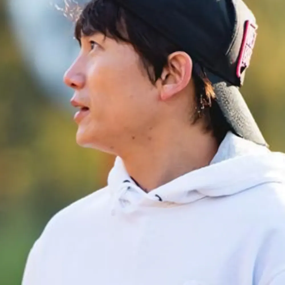 Latest photo of Ji Sung