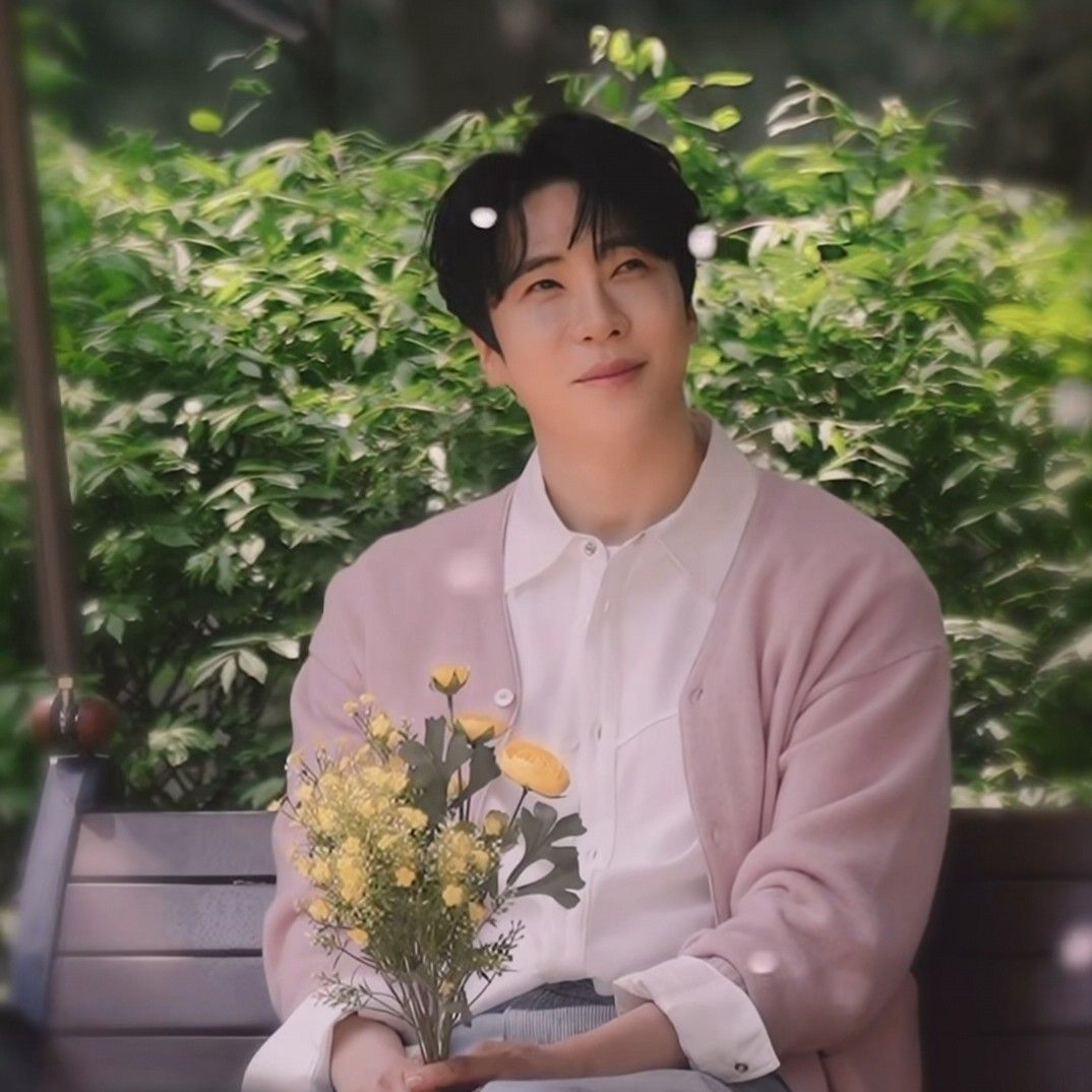 Behind-the-scenes cut of Enoch